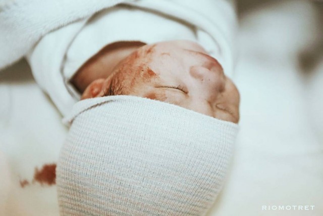 Beginilah Suasana Haru Saat Kelahiran Buah Hati Putri Titian dan Junior Liem